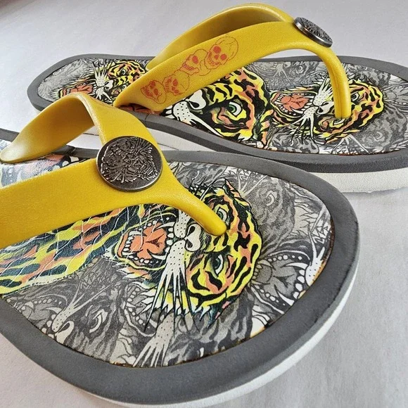 Y2K‎ Ed Hardy Tiger Skull Flip Flop Sandals Yellow Women's Size 5/6 - Picture 3 of 13
